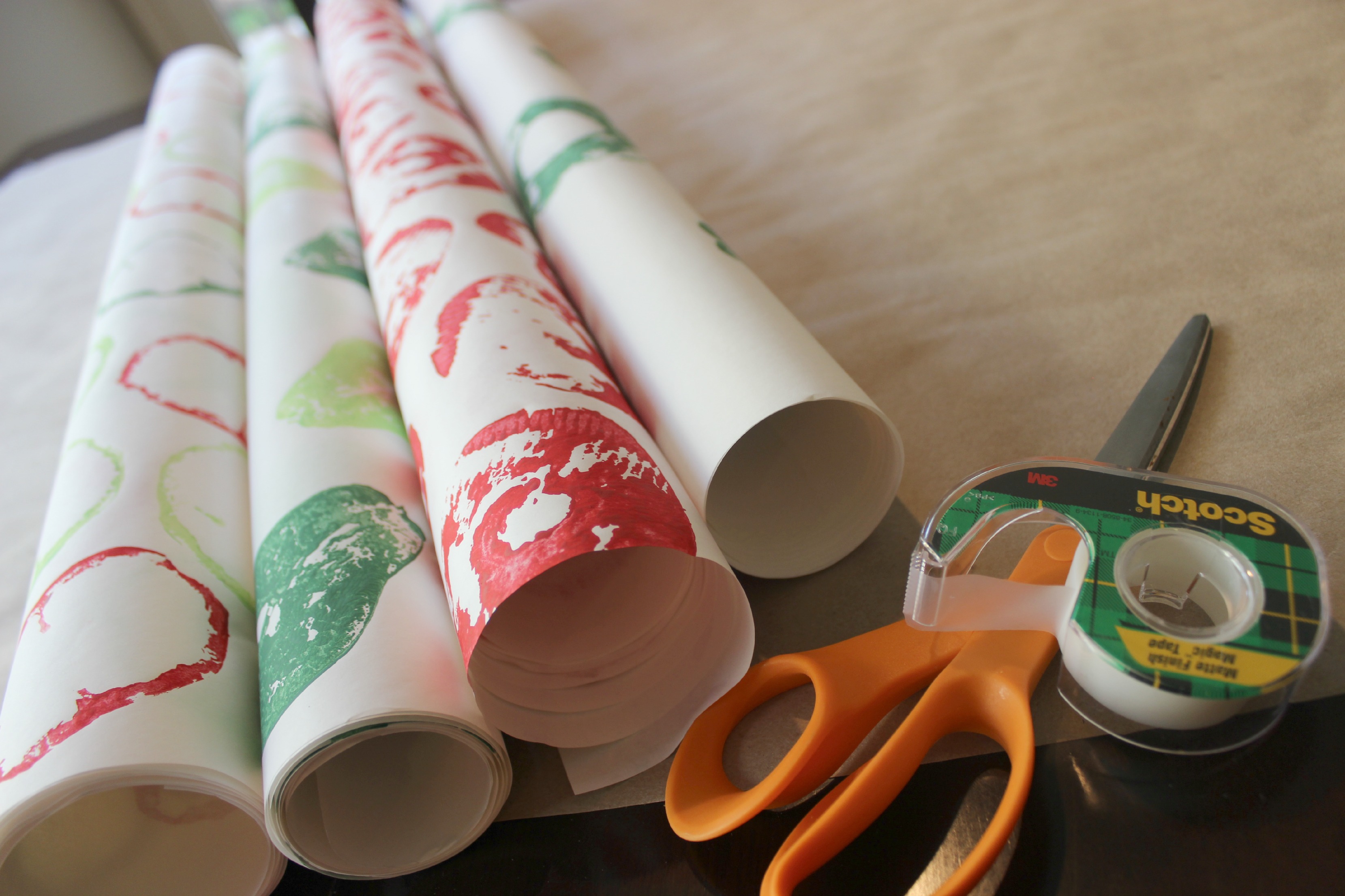 DIY Make Your Own Holiday Wrapping Paper Mom it Forward