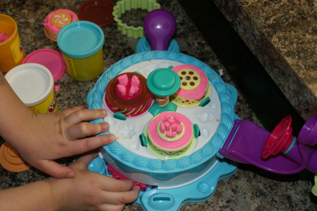 PlayDoh Cake Makin’ Station Mom it ForwardMom it Forward