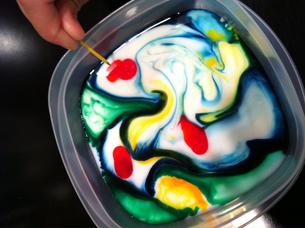 Kids Craft: How To Make Magic Milk SwirlsMom it Forward