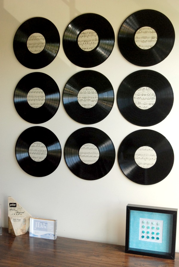 Vinyl Record Wall Art DIY - Mom it ForwardMom it Forward